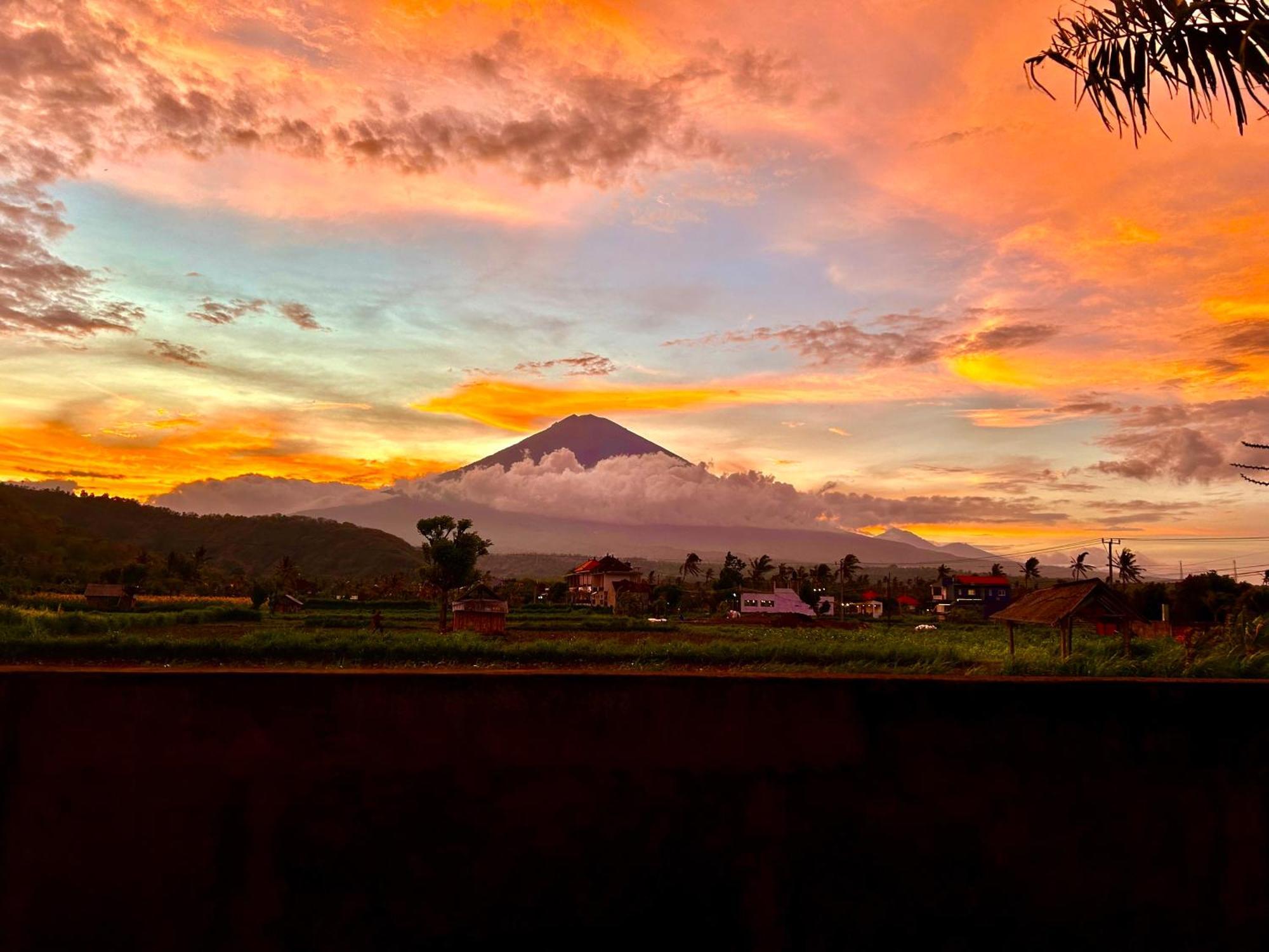 D'Uma Amed Homestay エクステリア 写真